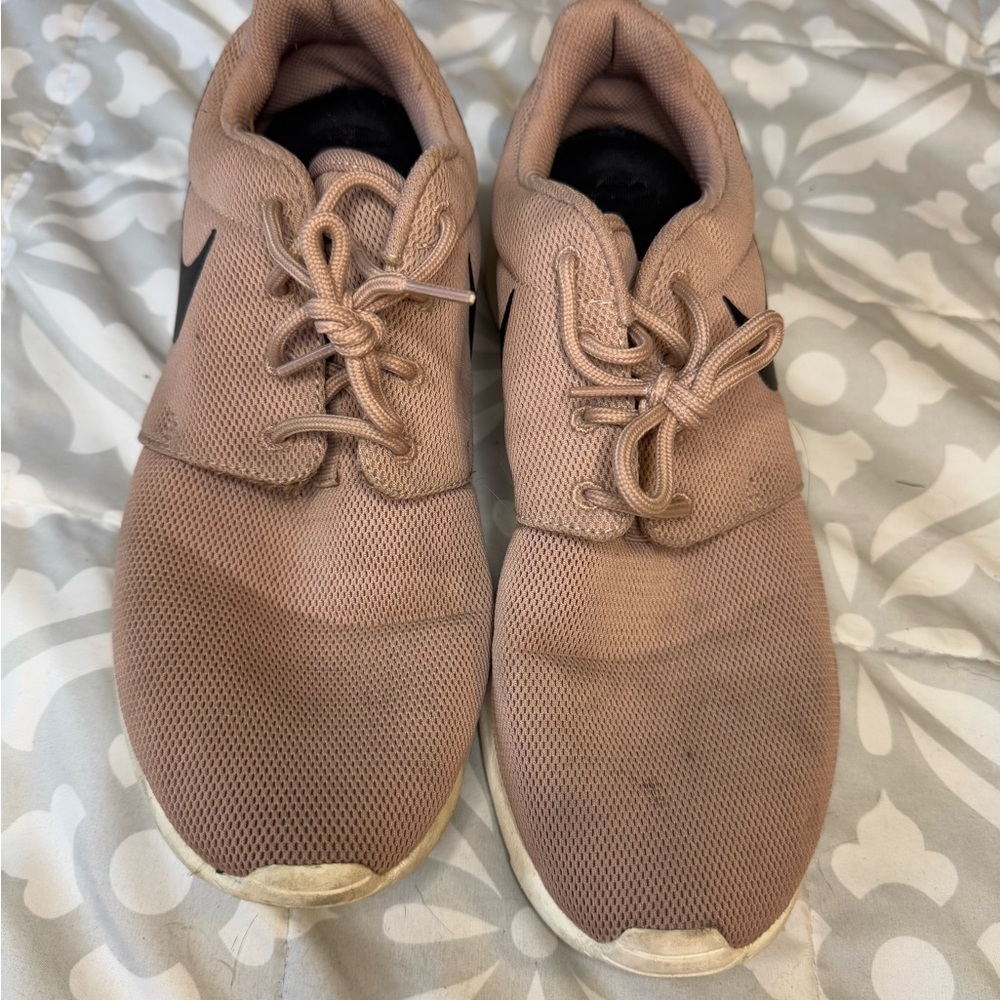 Vintage Nike Pink and Black‎ Roshe Sneakers Retro